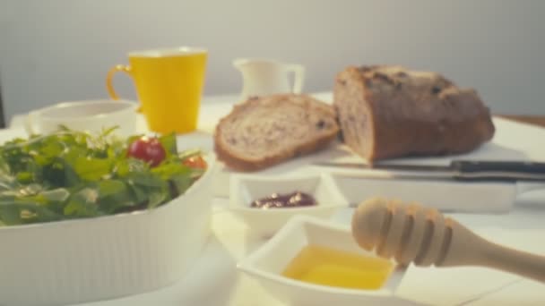 Zoom Out Sliced Rye Raisin Bread Whole White Dinner Table — Vídeo de Stock