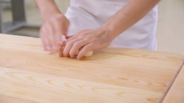Close Dough Kneaded Baker Wooden Board Sprinkled Flour Slow Motion — 图库视频影像