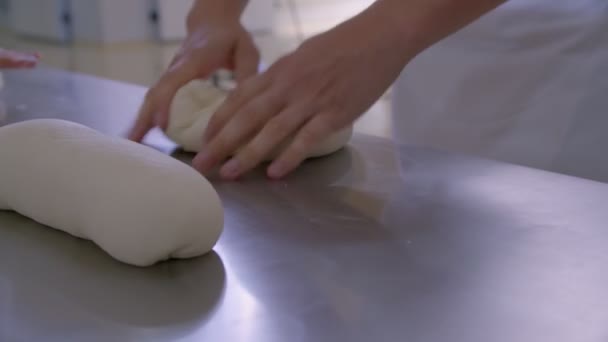 Close Dough Kneaded Baker Wooden Board Sprinkled Flour Slow Motion — Stockvideo