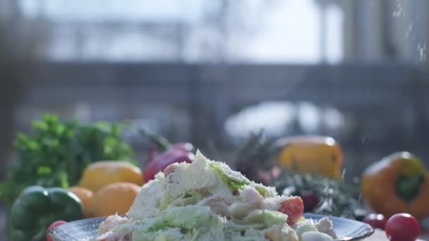 Close Coarsely Chopped Caesar Salad Chicken Fillet Ceramic Dish Sprinkled — ストック動画