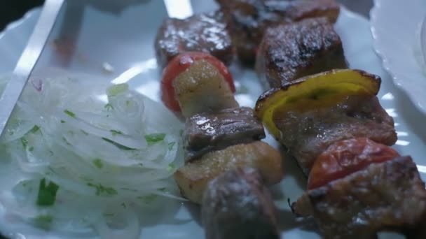 Close Ready Lumpy Kebab Ground Kebab Put Paper Towel Platter — Stock video