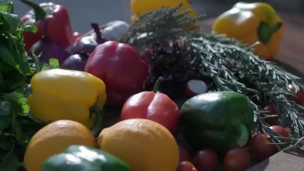 Close Fresh Veggies Including Red Green Yellow Bell Peppers Cherry — Vídeo de Stock