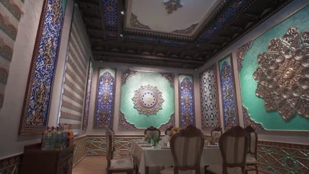 Dining Room Richly Colored Walls Ceiling Arabic Oriental Patterns Rosettes — Stock videók
