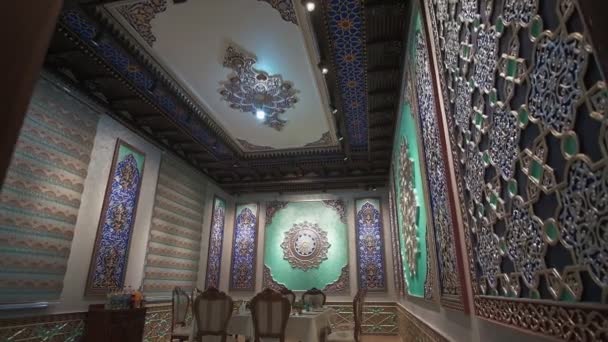 Dining Room Richly Colored Walls Ceiling Arabic Oriental Patterns Rosettes — Stock Video