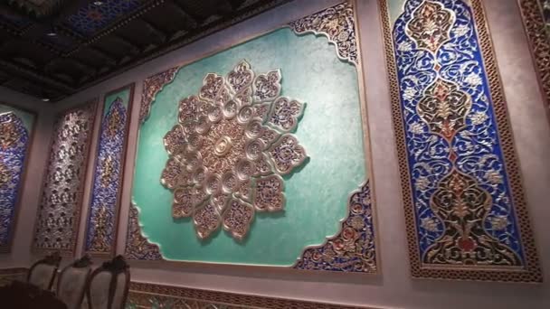 Dining Room Richly Colored Walls Ceiling Arabic Oriental Patterns Rosettes — Vídeos de Stock