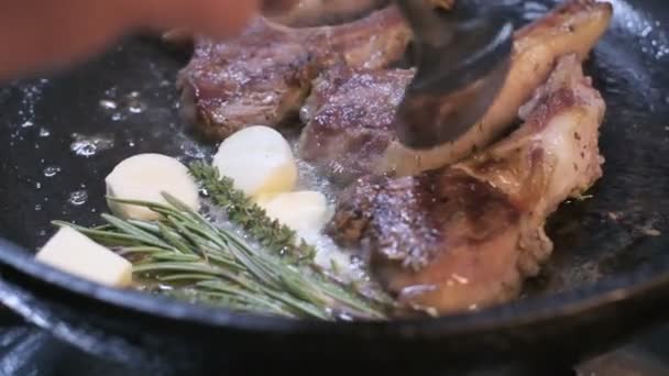 Small Onions Thrown Cast Iron Pan Lamb Ribs Fried Butter — Vídeos de Stock