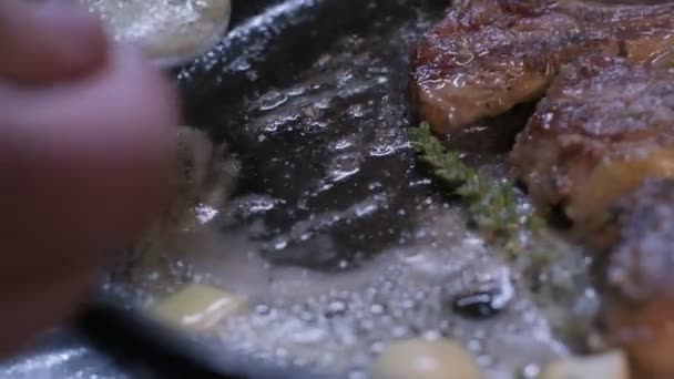 Small Onions Thrown Cast Iron Pan Lamb Ribs Fried Butter — Vídeo de Stock