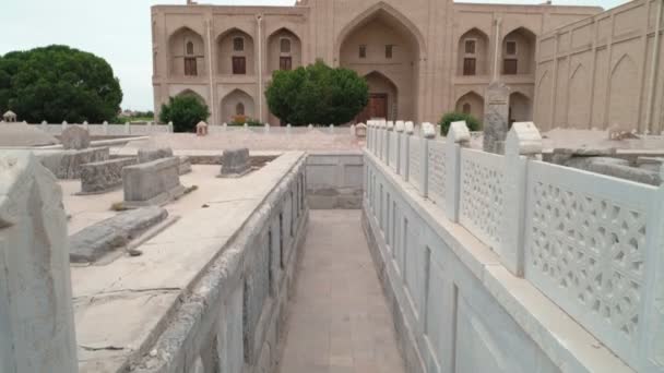 Memorial Complex Bahouddin Naqshband Bukhara Drone Cam Takes Walled Pathway — Vídeos de Stock