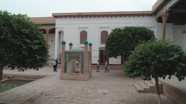 Drone Cam Films Inner Yard Memorial Complex Bahouddin Naqshband Bukhara — Vídeo de Stock