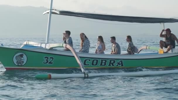 Asian White Double Outrigger Boats Blue Waters Windy Weather — Vídeo de Stock