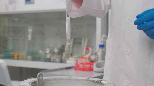 Laboratory Samples Taken Liquid Nitrogen Fridge Slow Motion — Stok video
