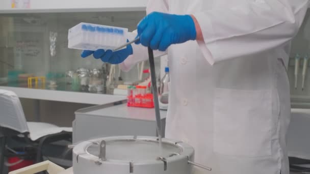 Laboratory Samples Taken Liquid Nitrogen Fridge Slow Motion — Stok video