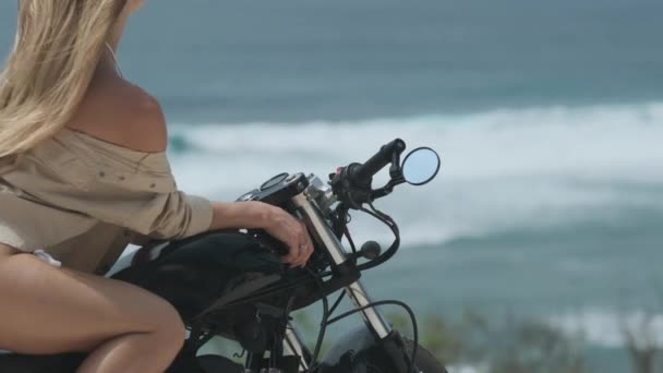 Young Blonde Girl Bikini Motorcycle Seashore Close Slow Motion — Stockvideo