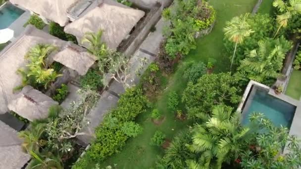Flight Drone Tropical Cottage Village Seashore High Tide — Vídeo de stock
