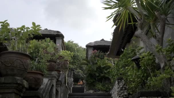 Каменная Лестница Красивой Тропической Деревне Медленное Движение — стоковое видео