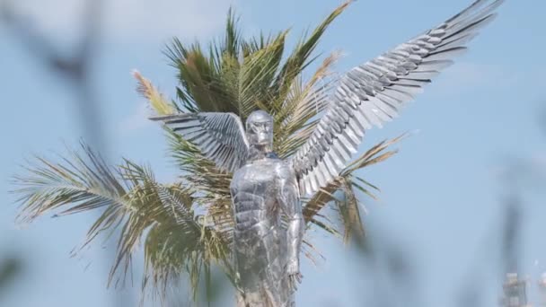 Winged Man Metal Statue Standing Front Palm Street Dubai Metal — ストック動画