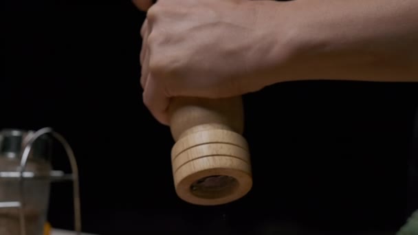 Close Chefs Hands Grinding Pepper Hand Pepper Mill Slow Motion — Video Stock