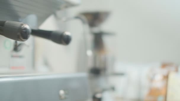 Barista Makes Coffee Coffee Machine Slow Motion Close — Vídeo de Stock