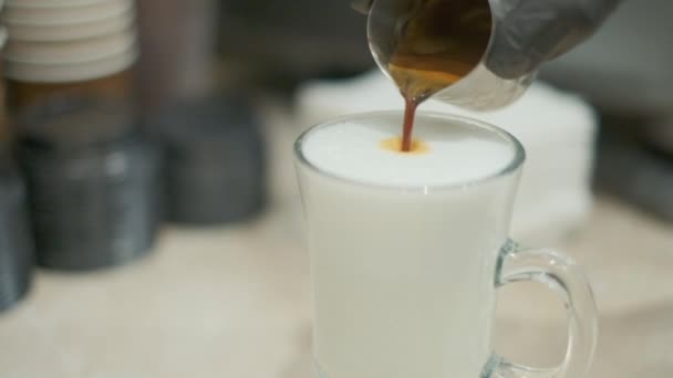 Barista Makes Coffee Coffee Machine Slow Motion Close — Vídeo de stock