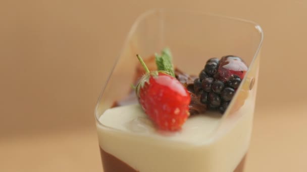Slow Motion Close Shooting Sweet Berry Fruit Brand Desserts — Stockvideo
