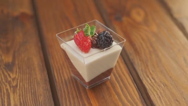 Slow Motion Close Shooting Sweet Berry Fruit Brand Desserts — Vídeos de Stock