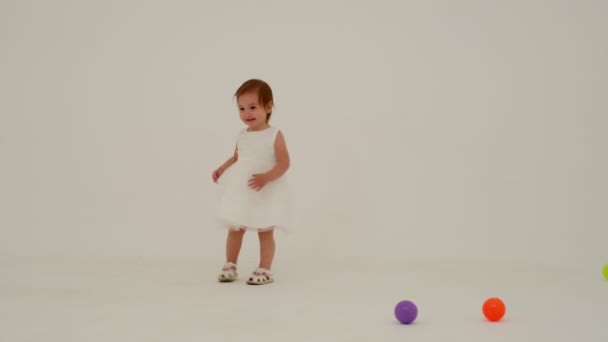 Little Girl Dress Playing White Carpet Slow Motion — Vídeo de stock