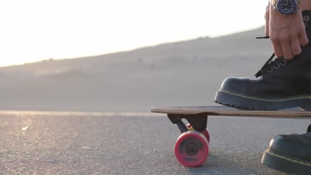 Girl Rides Skateboard Desert Road Sand Dunes Dubai Close Slow — Stock Video