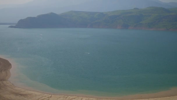 Lago Montaña Nublado Panorama Vespertino — Vídeos de Stock