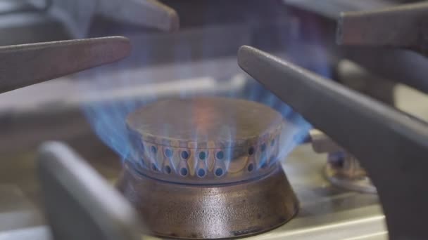 Aan Uitschakelen Van Een Huishoudelijke Gasbrander Close Slow Motion — Stockvideo