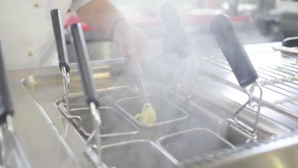 Chef Cocina Pasta Estufa Cocina Cámara Lenta — Vídeos de Stock
