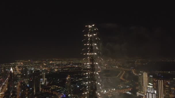 Drone Skjuter Natt Salut Från Ett Torn Burj Khalifa Över — Stockvideo