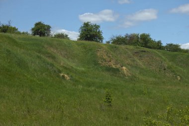 Dik, güzel tepeden manzara