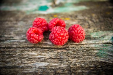 Taze, sulu ahududu..