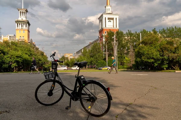 Krasnoyarsk Região Krasnoyarsk Julho 2021 Uma Bicicleta Para Alugar Através — Fotografia de Stock