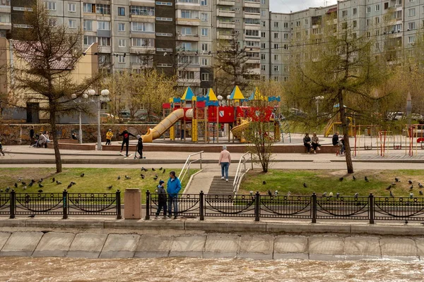 Krasnojarsk Krasnojarsk Region Maj 2021 Lekplats För Barn Med Familjer — Stockfoto