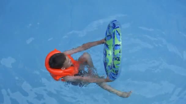 Close Boy Face Pool Curious Child Having Fun Swimming Pool — Stock Video