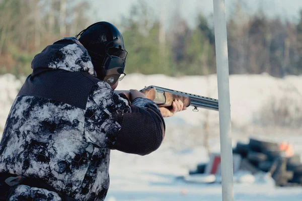 Caçador Camuflagem Com Rifle Floresta Inverno Conceito Caça Homem Proteger — Fotografia de Stock