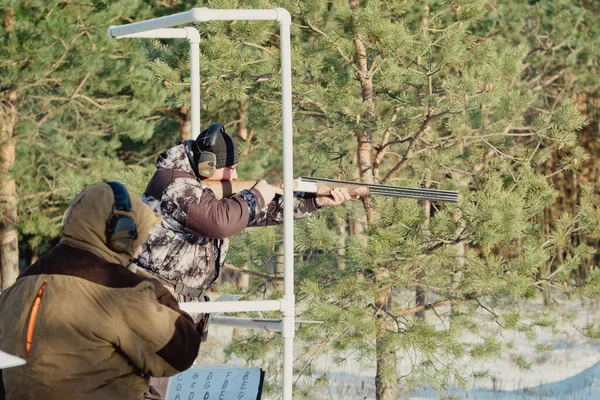 Trap Skeet Shooting Sportsman Camouflage Clothes Shoots Shotgun Clay Pigeon — Stockfoto