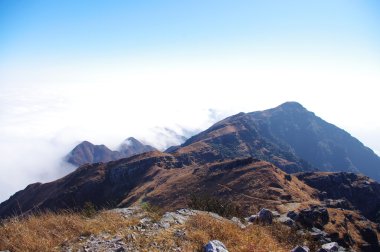 Sırtı ve bulut deniz