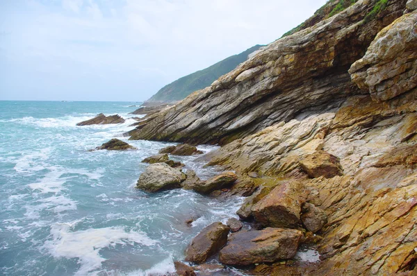 Playa con grandes rocas en China —  Fotos de Stock