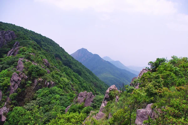 行驶在顶部的古刹在南中国 免版税图库图片