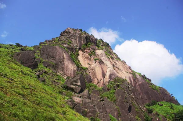 Falaise sous le ciel du couloir de la Chine — Photo