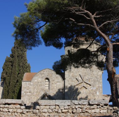 Ortaçağ manastır