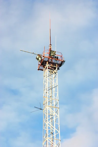 Parafulmine e stazione di comunicazione — Foto Stock