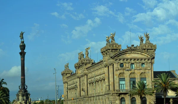 อาคารศุลกากร (Edifici De La Duana) ในท่าเรือบาร์เซโลนา, สเปน — ภาพถ่ายสต็อก