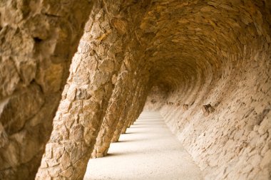 bir yolun park guell, bir park içinde ayrıntı antoni tarafından tasarlanan gaudi, Barselona, İspanya