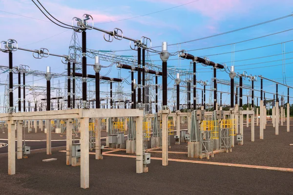 黄昏时分巴拉圭的电力变电站 — 图库照片
