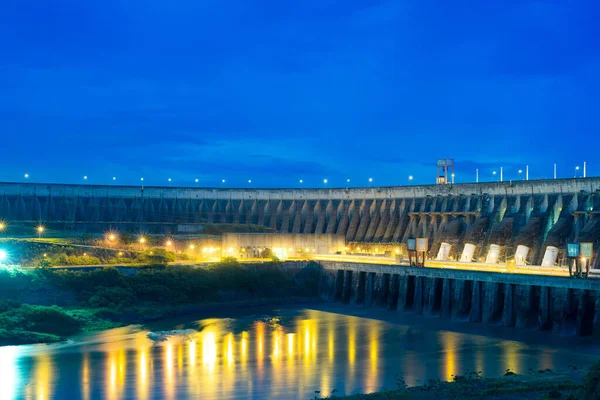 Gros Plan Sur Barrage Hydroélectrique Itaipu Nuit — Photo