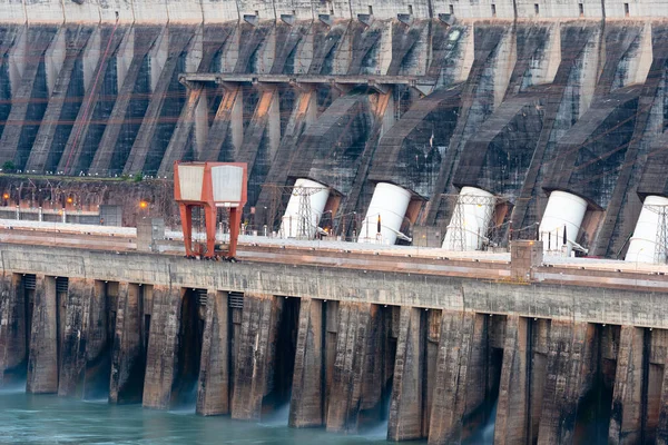 Közelkép Itaipu Vízerőmű Gátjához — Stock Fotó