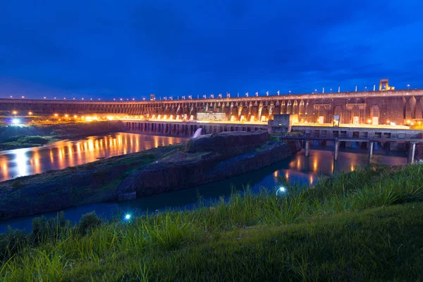 Vista Panorámica Presa Hidroeléctrica Itaipú Por Noche — Foto de Stock